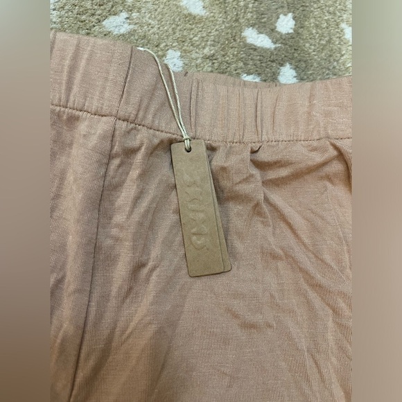 Skims NWT knit pajama shorts in ochre tan women’s size XXS - Picture 5 of 9